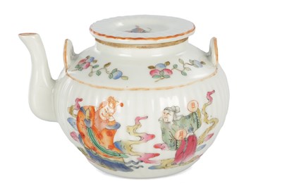Lot 417 - A 19TH CENTURY CHINESE FAMILLE ROSE PORCELAIN TEAPOT