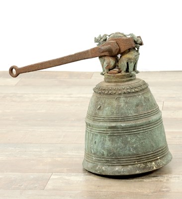 Lot 427 - A 19TH CENTURY ORIENTAL BRONZE BELL