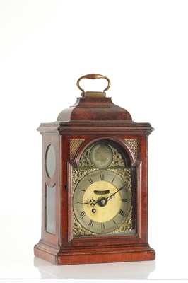 Lot 1344 - JAMES SMITH, LONDON. A SMALL GEORGE III FIGURED MAHOGANY VERGE BRACKET CLOCK