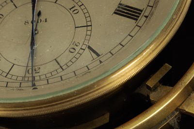 Lot 1475 - S. SMITH & SON. TRAFALGAR SQUARE, LONDON. AN EARLY 20TH CENTURY EIGHT DAY MARINE CHRONOMETER