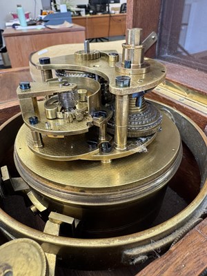 Lot 1475 - S. SMITH & SON. TRAFALGAR SQUARE, LONDON. AN EARLY 20TH CENTURY EIGHT DAY MARINE CHRONOMETER