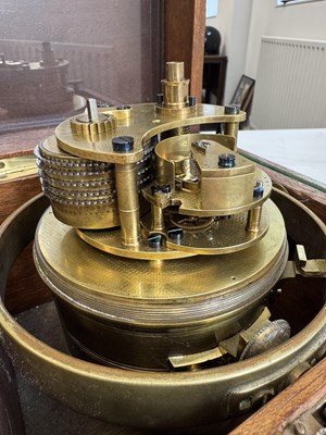 Lot 1475 - S. SMITH & SON. TRAFALGAR SQUARE, LONDON. AN EARLY 20TH CENTURY EIGHT DAY MARINE CHRONOMETER