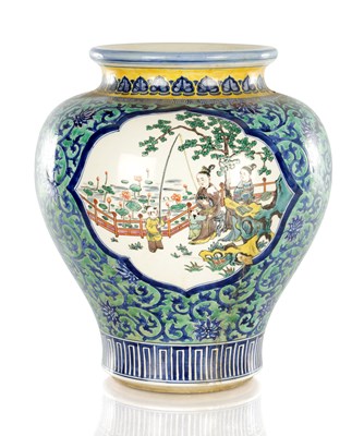 Lot 539 - A LARGE 19TH CENTURY CHINESE KUTANI BULBOUS VASE