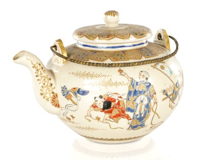 Lot 624 - A JAPANESE MEIJI PERIOD SATSUMA TEAPOT