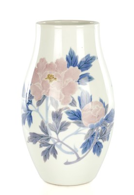 Lot 594 - A JAPANESE MEIJI PERIOD PORCELAIN VASE
