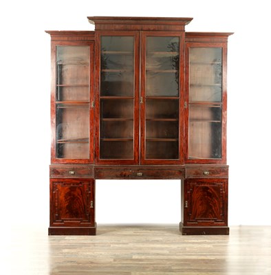 Lot 1623 - A LARGE EARLY 19TH CENTURY FLAMED MAHOGANY BREAKFRONT BOOKCASE IN THE MANNER OF GILLOWS