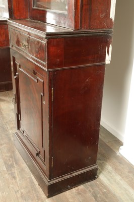 Lot 1623 - A LARGE EARLY 19TH CENTURY FLAMED MAHOGANY BREAKFRONT BOOKCASE IN THE MANNER OF GILLOWS