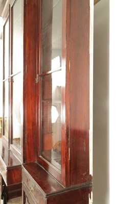 Lot 1623 - A LARGE EARLY 19TH CENTURY FLAMED MAHOGANY BREAKFRONT BOOKCASE IN THE MANNER OF GILLOWS