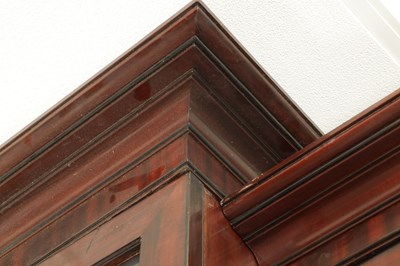 Lot 1623 - A LARGE EARLY 19TH CENTURY FLAMED MAHOGANY BREAKFRONT BOOKCASE IN THE MANNER OF GILLOWS