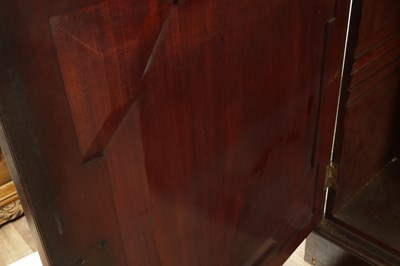 Lot 1623 - A LARGE EARLY 19TH CENTURY FLAMED MAHOGANY BREAKFRONT BOOKCASE IN THE MANNER OF GILLOWS