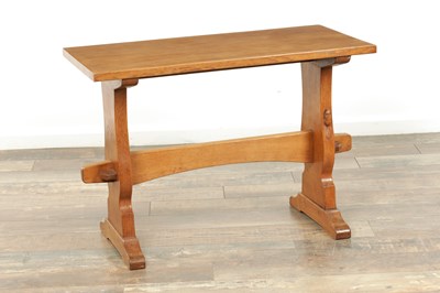 Lot 1750 - A 20TH CENTURY BEAVERMAN OAK COFFEE TABLE