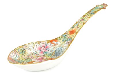 Lot 468 - A LARGE CHINESE PORCELAIN FAMILLE ROSE RICE SPOON