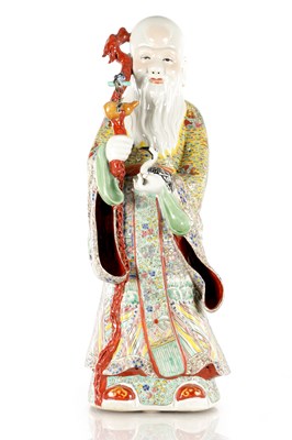 Lot 435 - A LARGE CHINESE PORCELAIN FAMILLE ROSE FIGURE