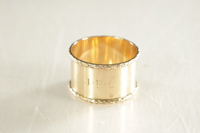 Lot 168 - A CASED GEORGE V 9CT GOLD SERVIETTE RING