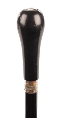 Lot 1052 - AN EARLY 20TH CENTURY CONTINENTAL SYSTEM TORCH WALKING CANE