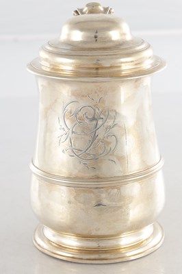 Lot 204 - A GOOD QUALITY GEORGE II SILVER LIDDED TANKARD
