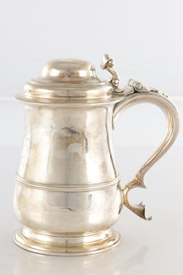 Lot 204 - A GOOD QUALITY GEORGE II SILVER LIDDED TANKARD