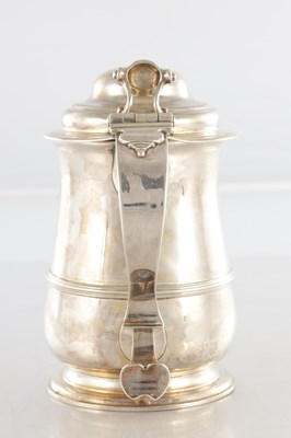 Lot 204 - A GOOD QUALITY GEORGE II SILVER LIDDED TANKARD