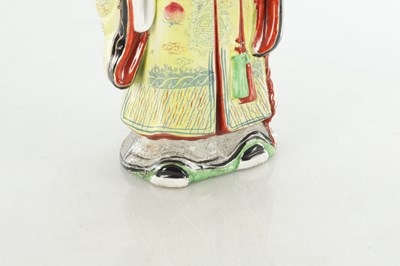 Lot 659 - AN EARLY 20TH CENTURY CHINESE PORCELAIN FIGURE OF AN ELDER HOLDING FRUIT