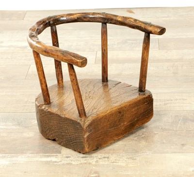 Lot 1656 - AN UNUSUAL PRIMITIVE STICK BACK CHILD'S SEAT