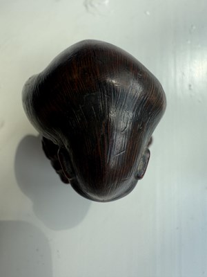 Lot 384 - A FINELY CARVED JAPANESE MEIJI PERIOD NETSUKE