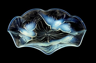 Lot 6 - A 20TH CENTURY FRENCH OPALESCENT GLASS DISH