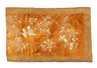 Lot 821 - AN 18TH CENTURY SILVER WIRE WORK TAPESTRY VELVET HANGING PANEL