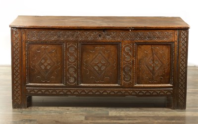 Lot 1640 - A LARGE 17TH CENTURY OAK COFFER