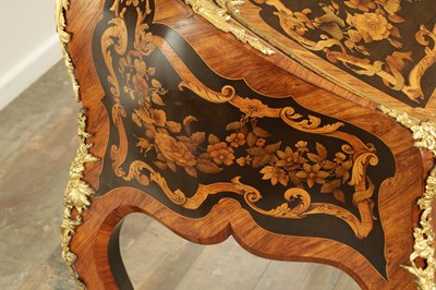 Lot 1632 - A FINE 19TH CENTURY ENGLISH MARQUETRY, KINGWOOD AND ORMOLU MOUNTED BUREAU ATTRIBUTED TO THE WORKSHOP OF EDWARD HOLMES BALDOCK