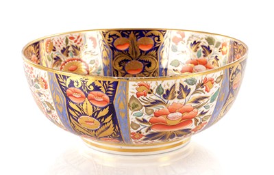 Lot 63 - AN EARLY 19TH CENTURY DERBY PORCELAIN IMARI-STYLE CIRCULAR BOWL