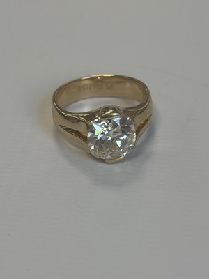 Lot 180 - A VICTORIAN 18CT GOLD 4.38CT SINGLE STONE DIAMOND RING