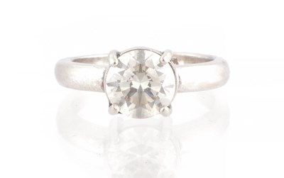 Lot 132 - A LADIES 18CT WHITE GOLD DIAMOND SOLITAIRE RING