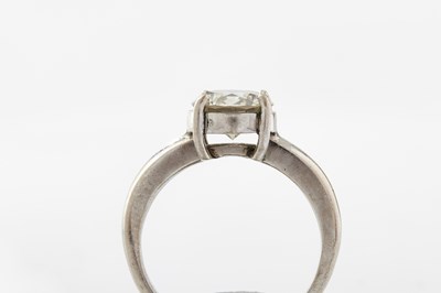 Lot 236 - A LADIES 18CT WHITE GOLD DIAMOND SOLITAIRE RING