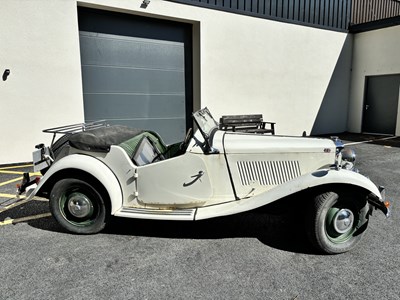 Lot 725 - A 1950 MG TD