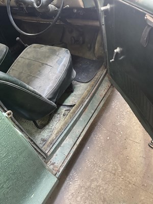 Lot 719 - A 1950S SPLIT SCREEN MORRIS MINOR