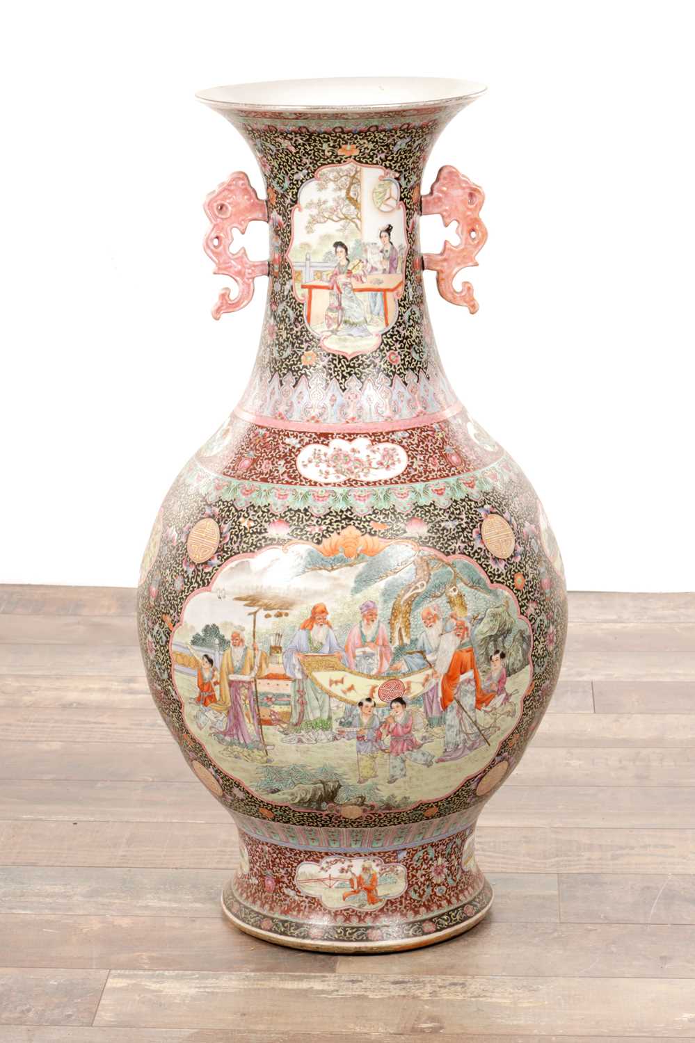 Lot 340 - AN IMPRESSIVE LARGE CHINESE FAMILLE ROSE HALL VASE