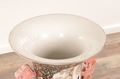 Lot 340 - AN IMPRESSIVE LARGE CHINESE FAMILLE ROSE HALL VASE