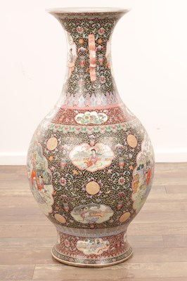 Lot 340 - AN IMPRESSIVE LARGE CHINESE FAMILLE ROSE HALL VASE