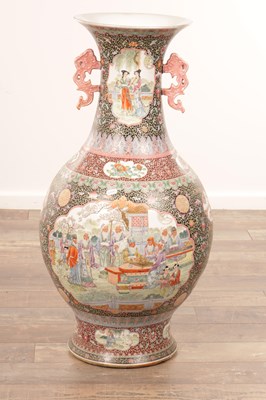 Lot 340 - AN IMPRESSIVE LARGE CHINESE FAMILLE ROSE HALL VASE