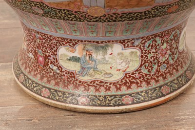 Lot 340 - AN IMPRESSIVE LARGE CHINESE FAMILLE ROSE HALL VASE