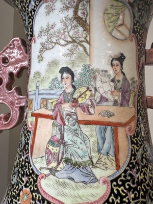 Lot 340 - AN IMPRESSIVE LARGE CHINESE FAMILLE ROSE HALL VASE
