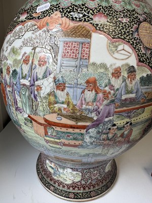 Lot 340 - AN IMPRESSIVE LARGE CHINESE FAMILLE ROSE HALL VASE