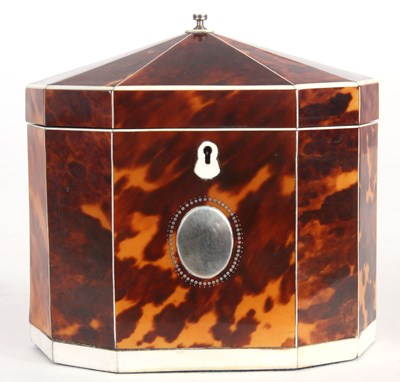 Lot 370 - AN EARLY 19TH CENTURY REGENCY TORTOISESHELL...