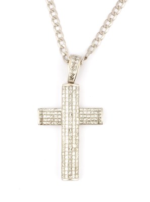 Lot 166 - AN 18CT WHITE GOLD AND DIAMOND SET CROSS PENDANT ON 9CT WHITE GOLD CHAIN
