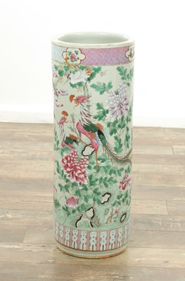 Lot 466 - A 19TH CENTURY CHINESE FAMILLE ROSE STICK STAND