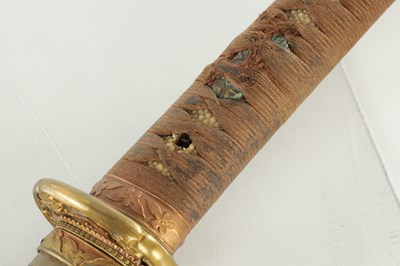 Lot 704 - A 19TH CENTURY JAPANESE WWII OFFICERS SAMURAI SWORD