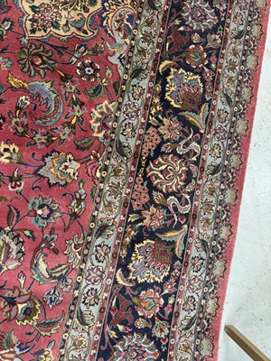 Lot 730 - A LARGE GOOD QUALITY PERSIAN PINK WOOL MEDALLION CARPET