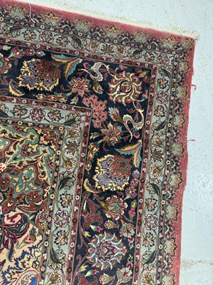 Lot 730 - A LARGE GOOD QUALITY PERSIAN PINK WOOL MEDALLION CARPET