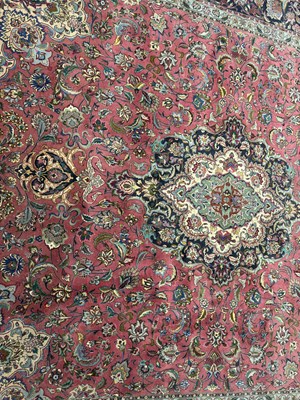 Lot 730 - A LARGE GOOD QUALITY PERSIAN PINK WOOL MEDALLION CARPET