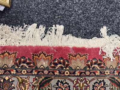 Lot 730 - A LARGE GOOD QUALITY PERSIAN PINK WOOL MEDALLION CARPET